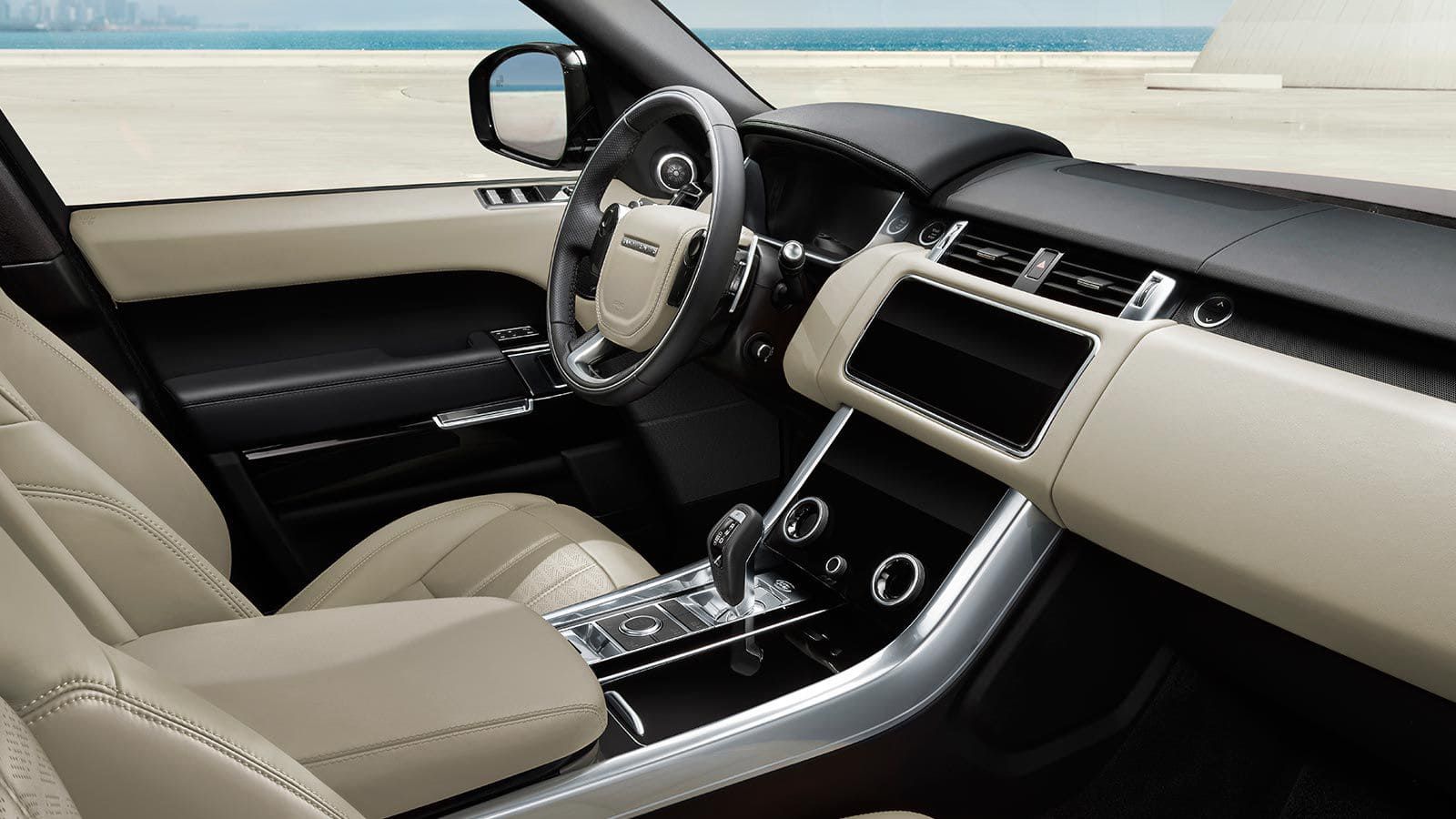 Лимитированная серия Range Rover Sport HSE Silver с отделкой интерьера кожей цвета Ivory.